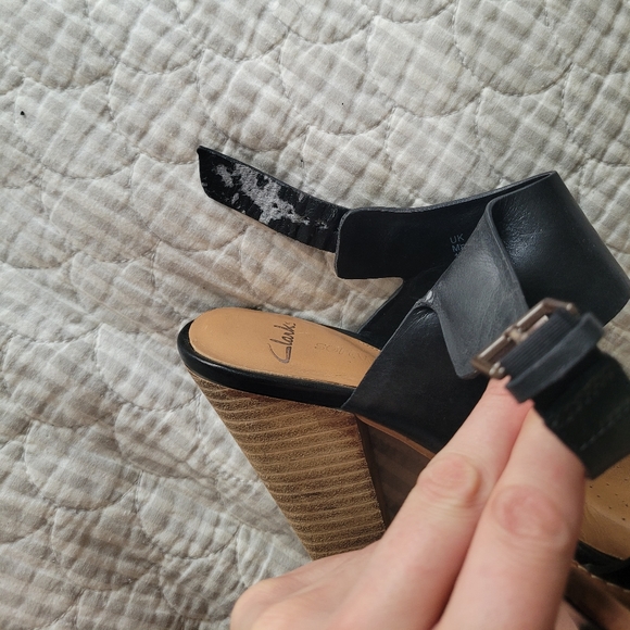 Clarks 9 heel sandal - Picture 5 of 8